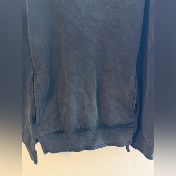 Free People Black Pullover Long Sleeve Crewneck Split Hem Sweater Medium NWT - Picture 12 of 12